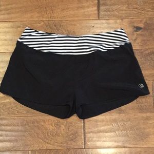 MPG women’s shorts size Large athletic shorts L